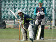 کیمپ کا آغاز بیٹسمینوں کی ماربل سلیب پر پریکٹس