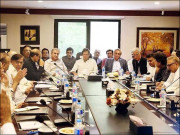 جب کشتی ڈوبنے لگتی ہے تو بوجھ اتارا کرتے ہیں