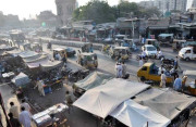 شارع نور جہاں پولیس کی سرپرستی میں ٹھیلوں سے بھتہ وصولی