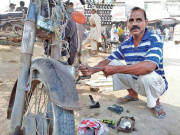 ٹوٹی پھوٹی سڑکوں سے موٹرسائیکلیں خراب ہونے لگیں مکینکوں کا روزگارچمک گیا