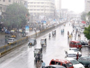 کراچی میں ہلکی بارش اور تیز ہوائیں چلنے سے موسم خوشگوار