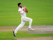 انگلش فاسٹ بولر ثاقب محمود کو سوشل میڈیا پر دہشتگرد کہا جانے لگا