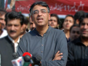 حکومت اپنی غلطیوں کا بوجھ عوام پر ڈال رہی ہے اسد عمر