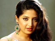 پونم کور تامل فلم کے گانے میں 400 مختلف ملبوسات پہنیں گی  