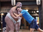 نووک جوکووک جاپانی سومو ریسلر سے ٹکرا گئے ایک انچ بھی نہ ہلا سکے