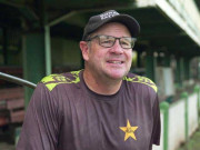 قومی خواتین کرکٹ ٹیم کے ہیڈ کوچ مارک کولز اپنے عہدے سے دستبردار