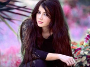 رابی پیرزادہ کی وزیراعظم پر تنقید کے سوشل میڈیا پر چرچے