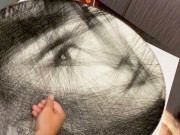 صرف ایک دھاگے سے حیرت انگیز تصاویر کاڑھنے والا فنکار