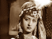 شمشاد بیگم نے ’’شاہدہ‘‘ سے فلمی کیرئیر کی ابتدا کی 