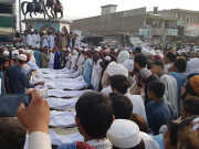 ٹانک میں ہلاک 12 افراد کے لواحقین کا لاشوں کے ساتھ دھرنا اور احتجاج