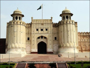 لوپور کے کچے قلعے سے لاہور کے شاہی قلعے تک