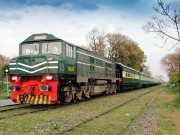 تیز گام ایکسپریس ایک اور ہولناک حادثے سے بال بال بچ گئی