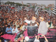 کارکنوں کی زباں بندی