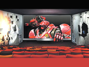 جنوبی کوریائی شائقین 3 اطراف سے فلم دیکھیں گے