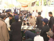 عید میلاد النبیؐ کراچی کی مخیر فیملی نے 75 دیگیں کھانا تقسیم کردیا