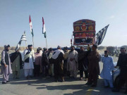 جے یو آئی کا پلان بی کارکنوں نے احتجاج کرتے ہوئے چمن شاہراہ بند کردی