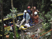 تھائی لینڈ میں بدھ یاتریوں کی بس کھائی میں گرنے سے 20 افراد ہلاک 16 زخمی