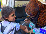 شہر میں پہلی انسداد ٹائیفائیڈ مہم شروع ایک کروڑ بچوں کو ٹیکے لگائے جائیں گے