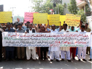 زمین پر قبضے کی کوشش کرنے پر بااثر افراد کیخلاف مظاہرہ 