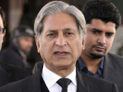 آصف زرداری مرد آہن ہیں جب کہ نواز شریف پہلے بھی بھاگ گئے تھے اعتزاز احسن