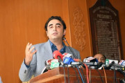 حکومت سے ایک نوٹیفکیشن نہ بن سکا آرمی چیف کی متفقہ توسیع کیسے کرائے گی بلاول