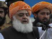 مقتدر اداروں کو کہتا ہوں میں آئین کو مانتا ہوں آپ بھی مانیں مولانا فضل الرحمان