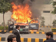 پی آئی سی حملہ وکیلوں کےاعتراض پر لاہور ہائیکورٹ کے ججز کی سماعت سے معذرت