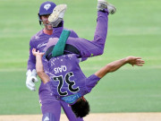 وکٹ لینے پر قیس احمد کی الٹی قلابازی توجہ کا مرکز بن گئی