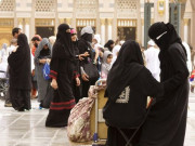 کم عمر خواتین کا رشوت دے کر محرم کے بغیر عمرہ پر جانے کا انکشاف