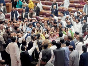 مضحکہ خیز سیاست