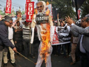 مودی کو کلکتہ کا دورہ مہنگا پڑ گیا ہیلی کاپٹر کے ذریعے بھاگنے پر مجبور