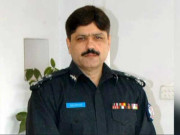 لاہور میں کانسٹیبل نے ڈانٹنے پر ڈی آئی جی کو چھریاں مار کر زخمی کردیا           