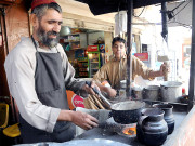 شہر میں بد امنی کے باعث چائے کے ہوٹل بند ہونے لگے 