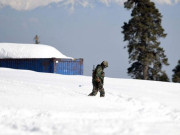 بھارتی فوج کا اہلکار برفانی علاقے میں پھسلتے ہوئے پاکستانی حدود میں داخل