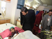وزیراعظم عمران خان کا آزاد کشمیر کا دورہ برفانی طوفان میں زخمی افراد کی عیادت