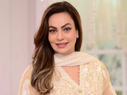 سعدیہ امام نے شوبز انڈسٹری چھوڑنے کی تردید کردی
