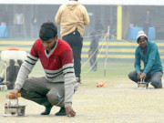 کانپور میں بھی کوئلے کی استری سے پچ خشک کرنے کا واقعہ سامنے آگیا