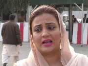 حکومت پنجاب نے عظمیٰ بخاری کے گھر کے باہر آٹے کا ڈھیر لگادیا