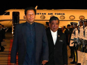 وزیراعظم عمران خان ملائیشیا پہنچ گئے