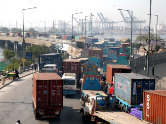 کراچی؛ دن کے اوقات میں ہیوی ٹریفک کے داخلے پر پابندی عائد