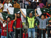 راولپنڈی اسٹیڈیم میں شائقین کی جوک درجوک آمد نے سماں باندھ دیا