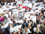 شکاگو میں تکیوں کی سب سے بڑی لڑائی کا عالمی ریکارڈ قائم 