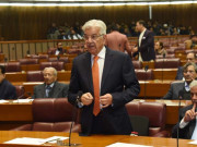 ہم نہ کوئی سازش کریں گے نہ ڈیل کریں گے خواجہ آصف