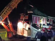بھارت میں مسافر بس حادثے میں 16 افراد ہلاک 31 زخمی