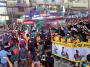 انڈر 19 ورلڈ کپ جیتنے والی بنگلادیشی ٹیم کا واپسی پر ہیروز جیسا استقبال