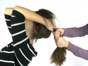 کراچی کے پوش علاقے میں پٹرول پمپ پر خواتین آپس میں لڑپڑیں