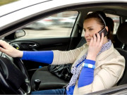 ڈرائیونگ کے دوران موبائل ہینڈ فری کا استعمال بھی قاتل ثابت ہو سکتا ہے   