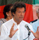 عمران خان كا6 اكتوبر كو  ايک لاكھ  كا  قافلہ لے کرجنوبی وزيرستان جانے كا اعلان 