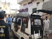 کراچی میں اسکول وین آگ لگنے سے جل گئی طلبہ کو بچالیا گیا