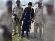 پشاور سے بیساکھیوں کے ذریعے منشیات اسمگلنگ کرنے والا افغانی گرفتار